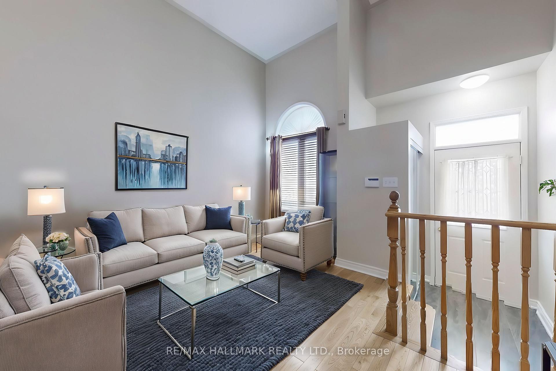 3 Bedrooms Condo at 83 Mondeo,  Toronto For sale