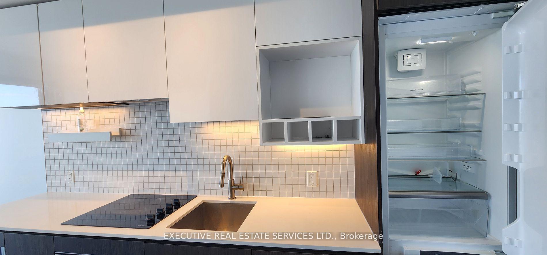 3 Bedrooms Condo at 5 Buttermill, Vaughan For sale
