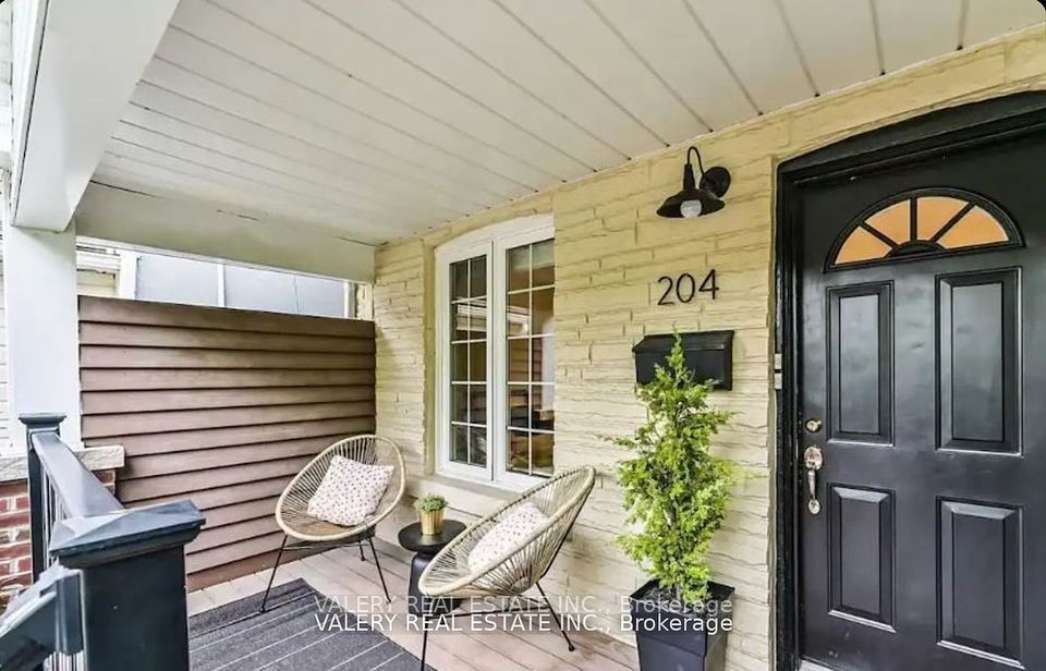 204 Oakcrest
