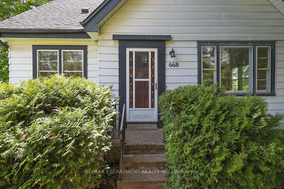 668 Harvester Road, Hamilton, ON L9H 5K4