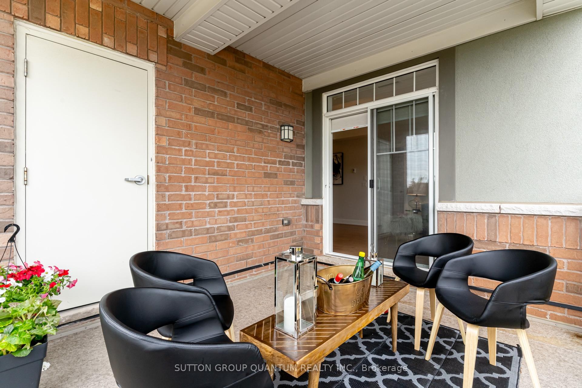 2 Bedrooms Condo at 275 Roxton, Oakville For sale