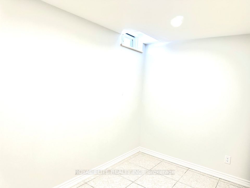 https://trreb-image.ampre.ca/VrdiqxGWbMOSRpNEO505Lh8xEBIozUl9pMPDwF29N5I/rs:fit:960:960/wm:.5:so:0:50:.4/wmsh:10/wmt:PHNwYW4gZm9yZWdyb3VuZD0nd2hpdGUnIGZvbnQ9JzY4Jz5ST1lBTCBFTElURSBSRUFMVFkgSU5DLiwgQnJva2VyYWdlPC9zcGFuPg/L3RycmViL2xpc3RpbmdzLzQwLzU2LzcyLzY0L3AvOTY1M2VhMTEtMTgzZC00ZTZiLWFkNjMtZTE2OTIxOGIzNzNkLmpwZWc.jpg