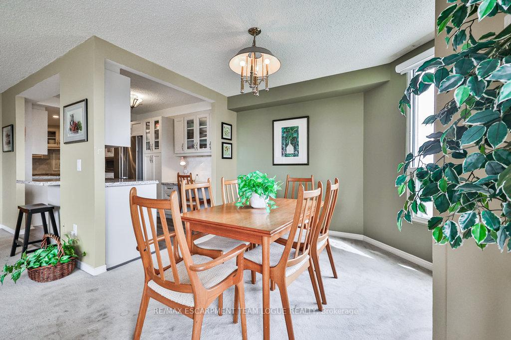 3 Bedrooms Condo at 7 Concorde,  Toronto For sale