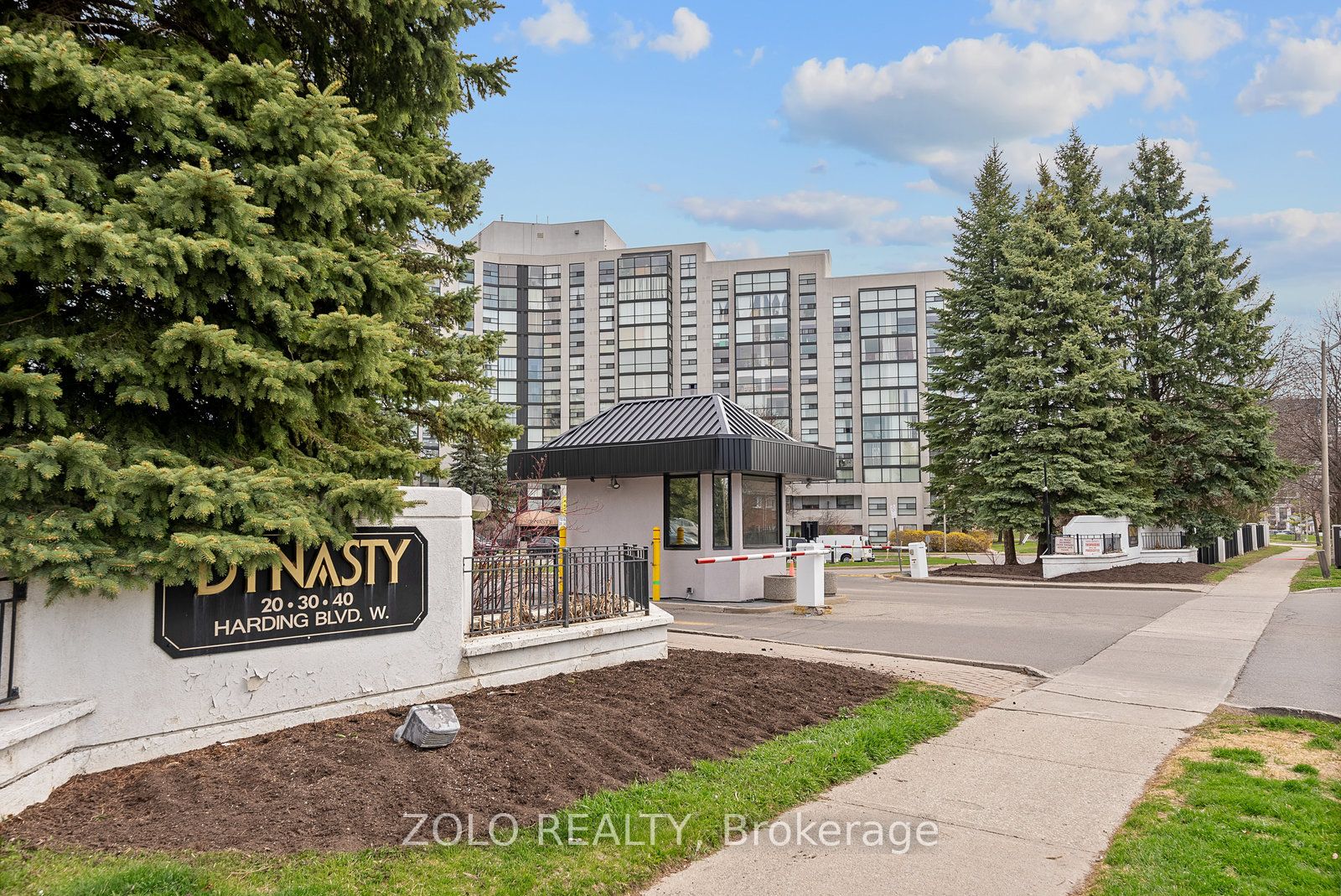 #911 - 40 Harding Boulevard, Richmond Hill, ON L4C 9S5