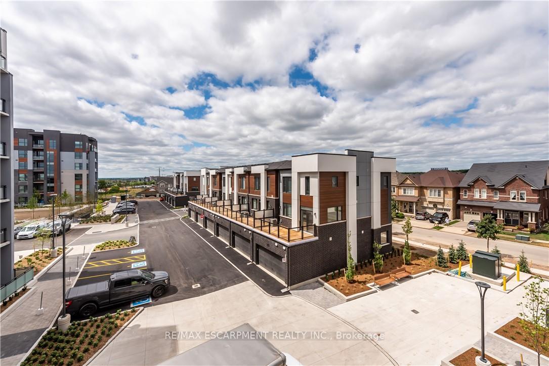 2 Bedrooms Condo at 50 KAITTING, Oakville For sale