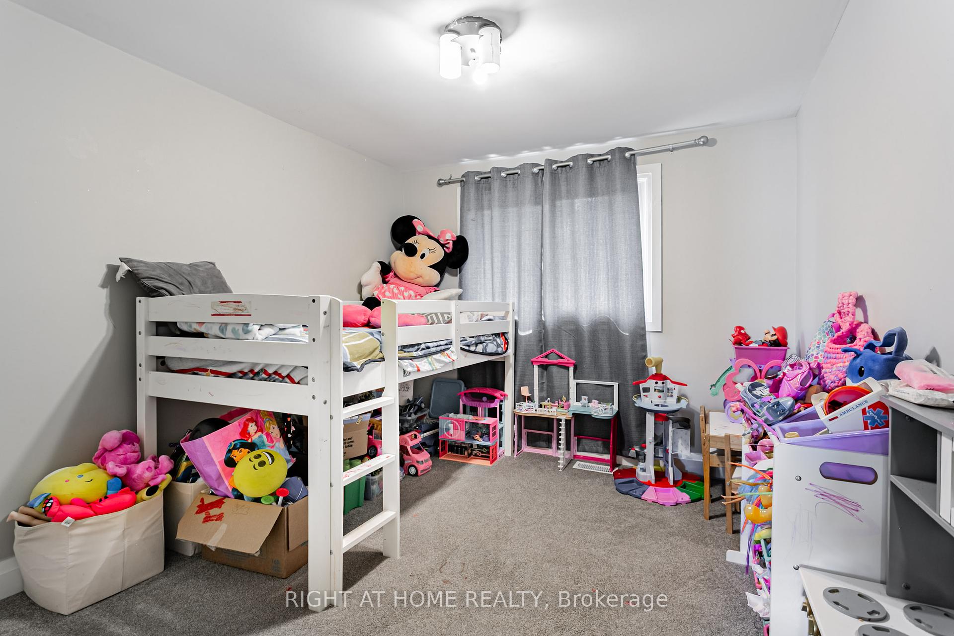 3 Bedrooms Condo at 3345 Silverado, Mississauga For sale