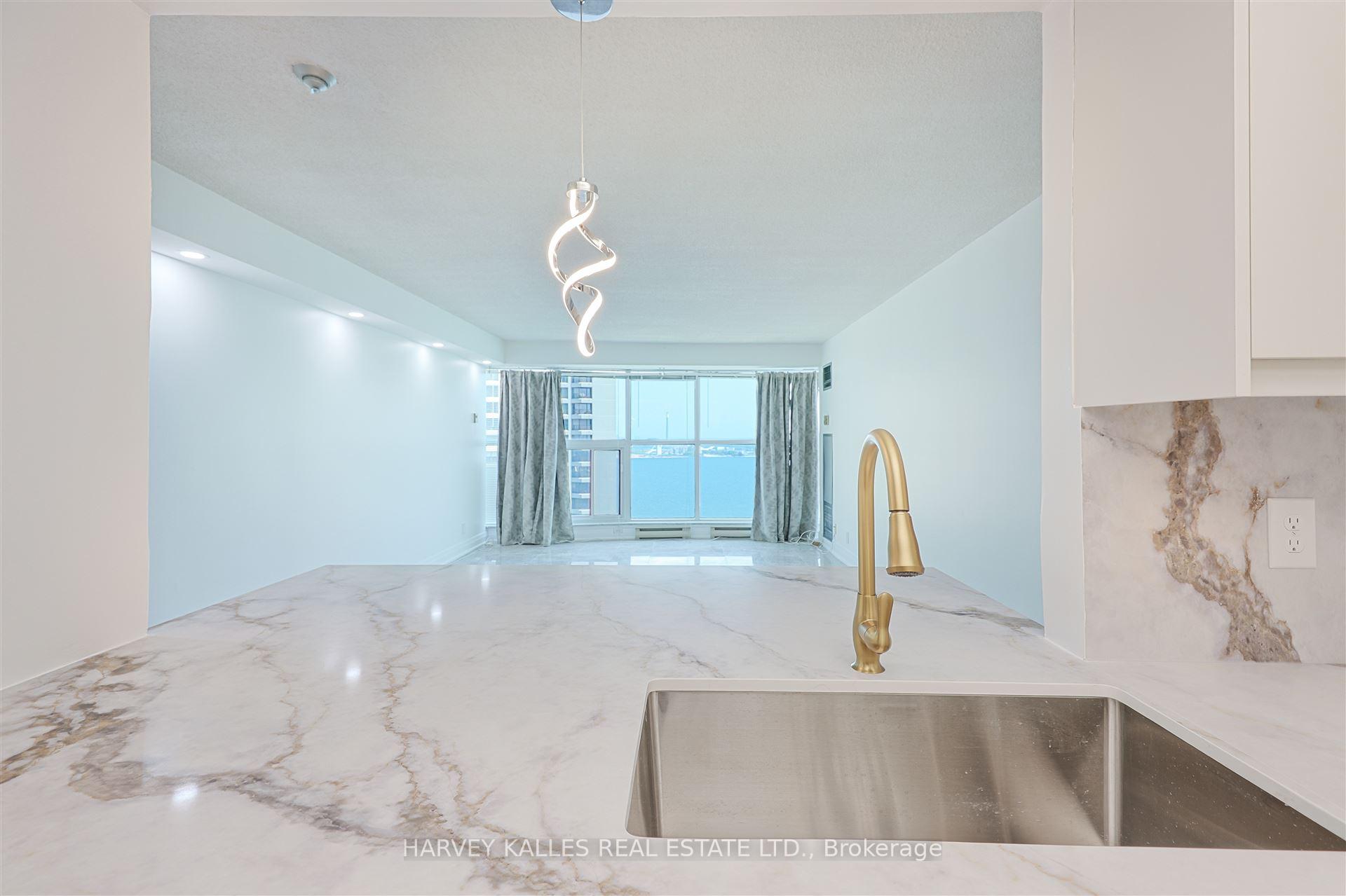 99 Harbour Square 2506
