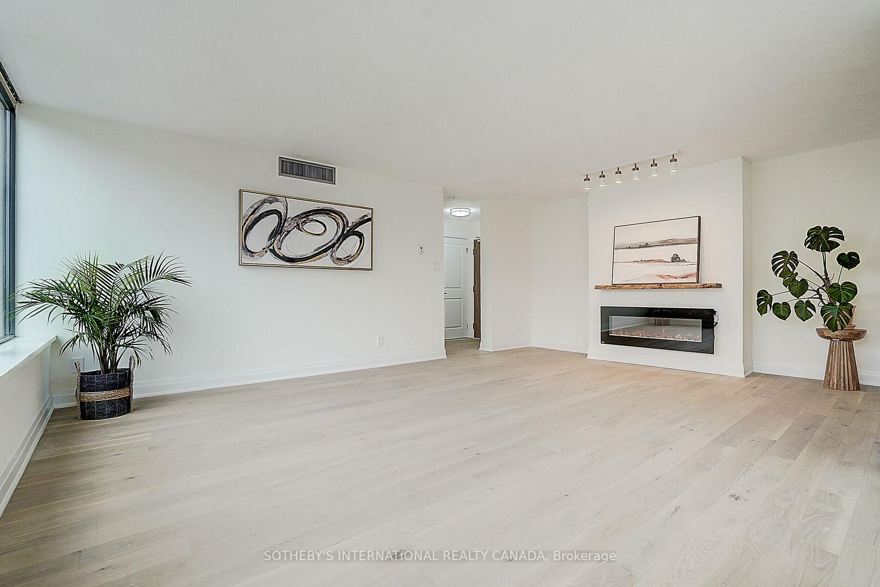 2 Bedrooms Condo at 1240 Marlborough, Oakville For sale