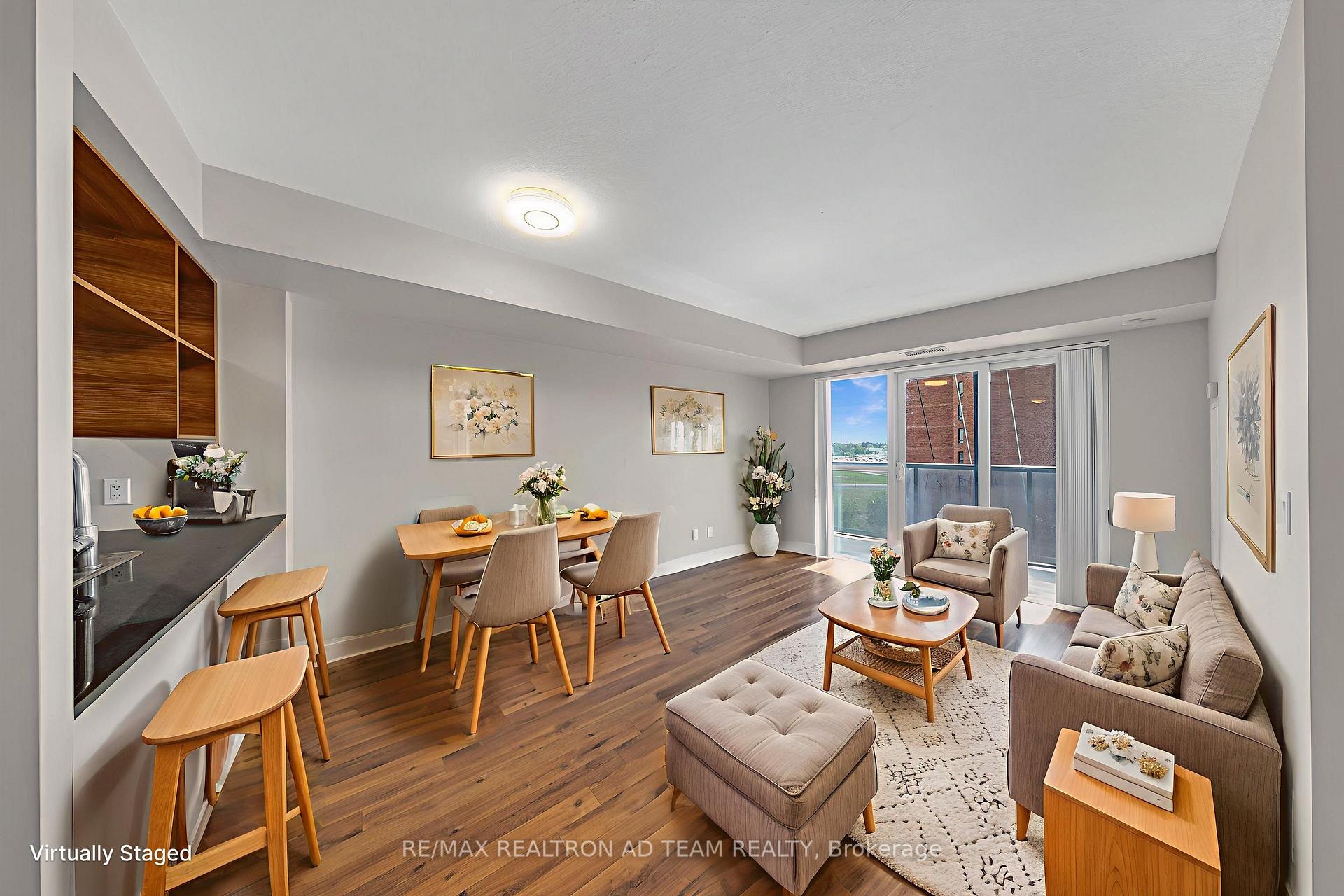 2 Bedrooms Condo at 125 Village Green, Toronto For sale