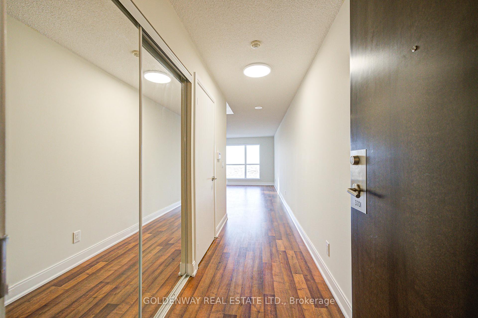 1 Bedroom Condo at 125 Village Green,  Toronto For sale