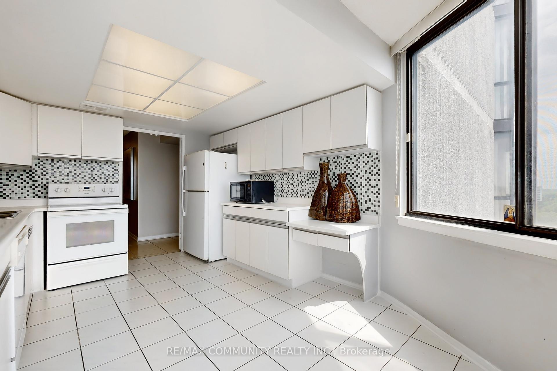 3 Bedrooms Condo at 2330 Bridletowne, Toronto For sale