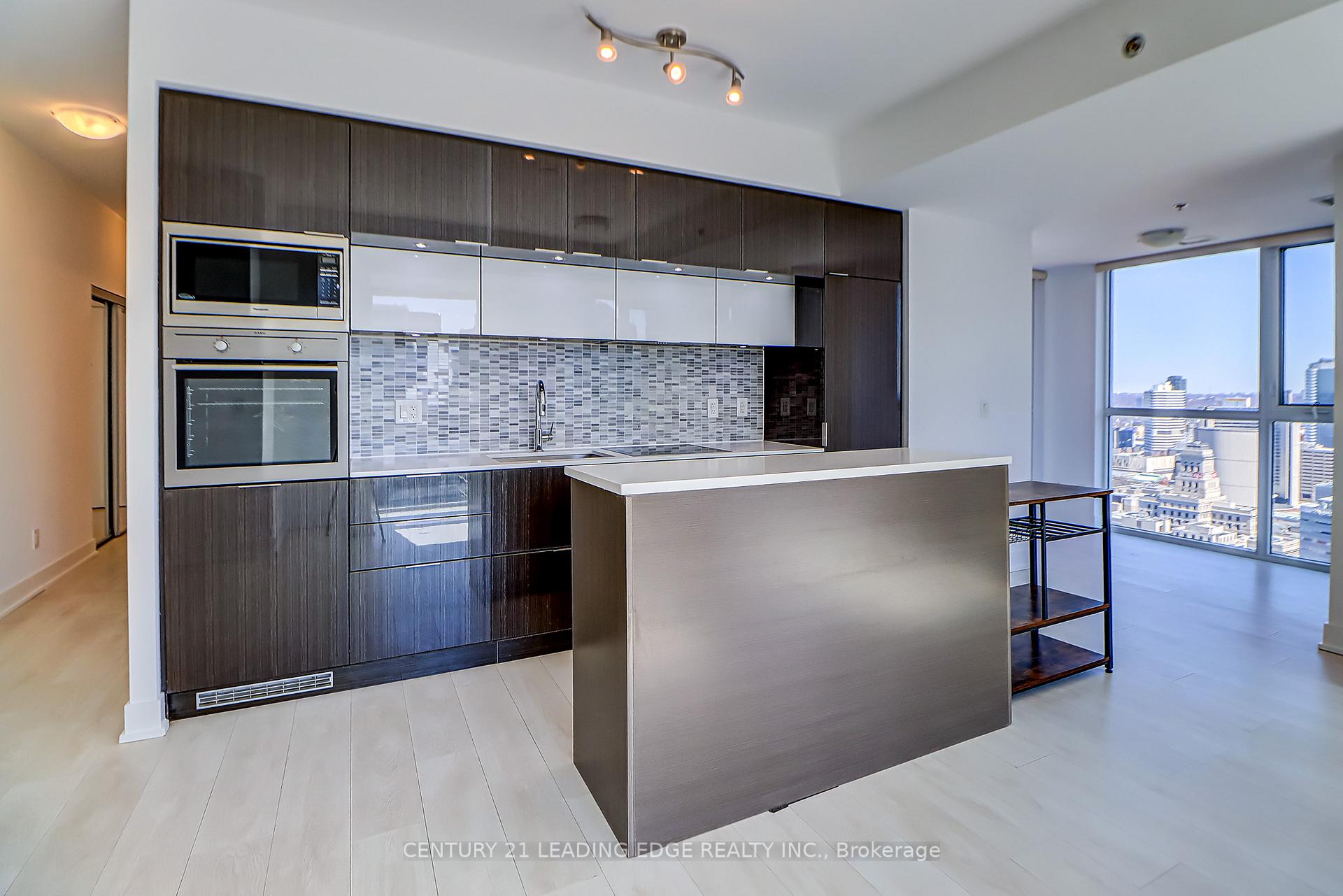 3 Bedrooms Condo at 318 Richmond,  Toronto For sale