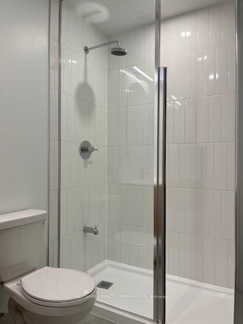 2 Bedrooms Condo at 8 Beverley Glen,  Vaughan For sale