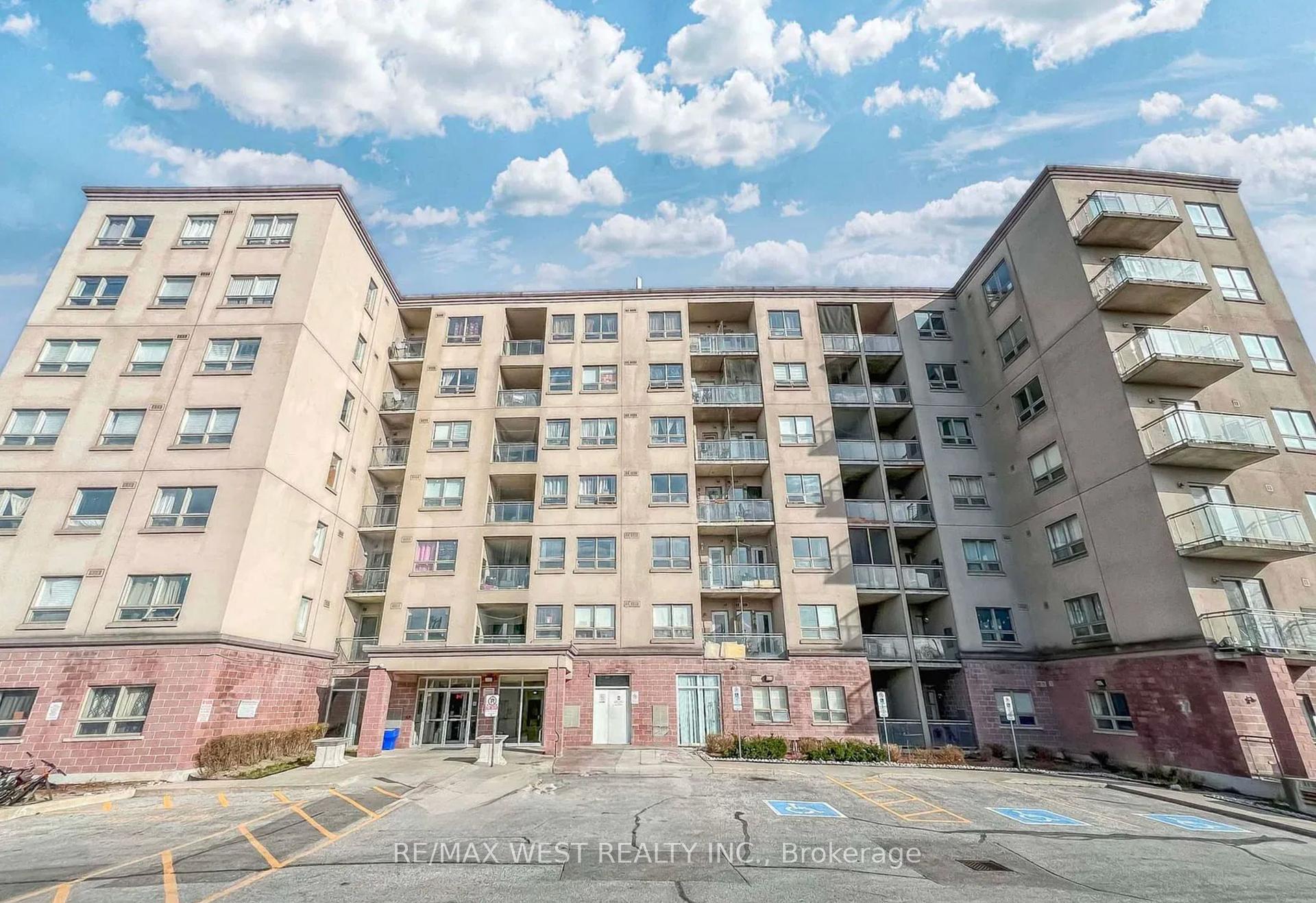 3 Bedrooms Condo at 7405 Goreway, Mississauga For sale