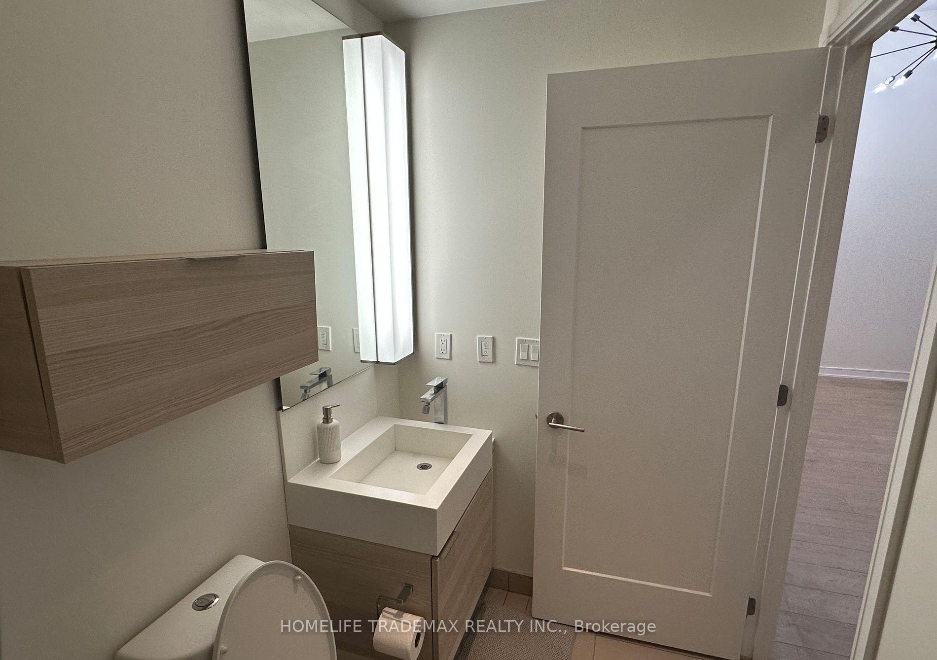 2 Bedrooms Condo at 88 Scott,  Toronto For sale