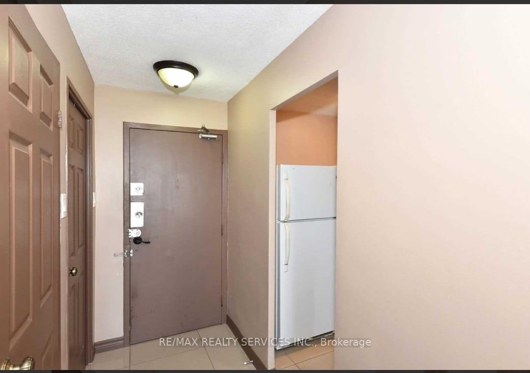 2 Bedrooms Condo at 270 PALMDALE,  Toronto For sale