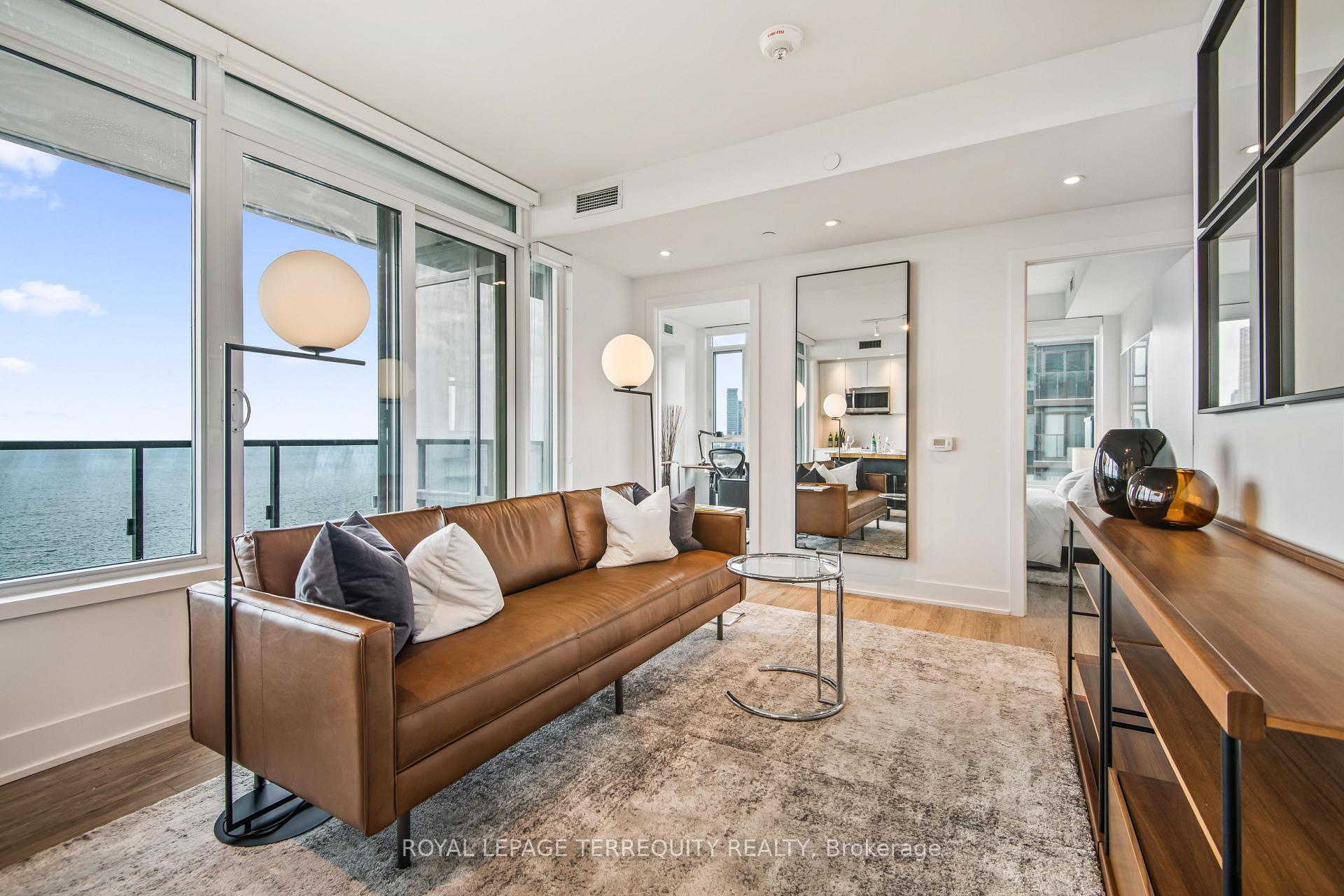 3 Bedrooms Condo at 1926 Lake Shore, Toronto For sale
