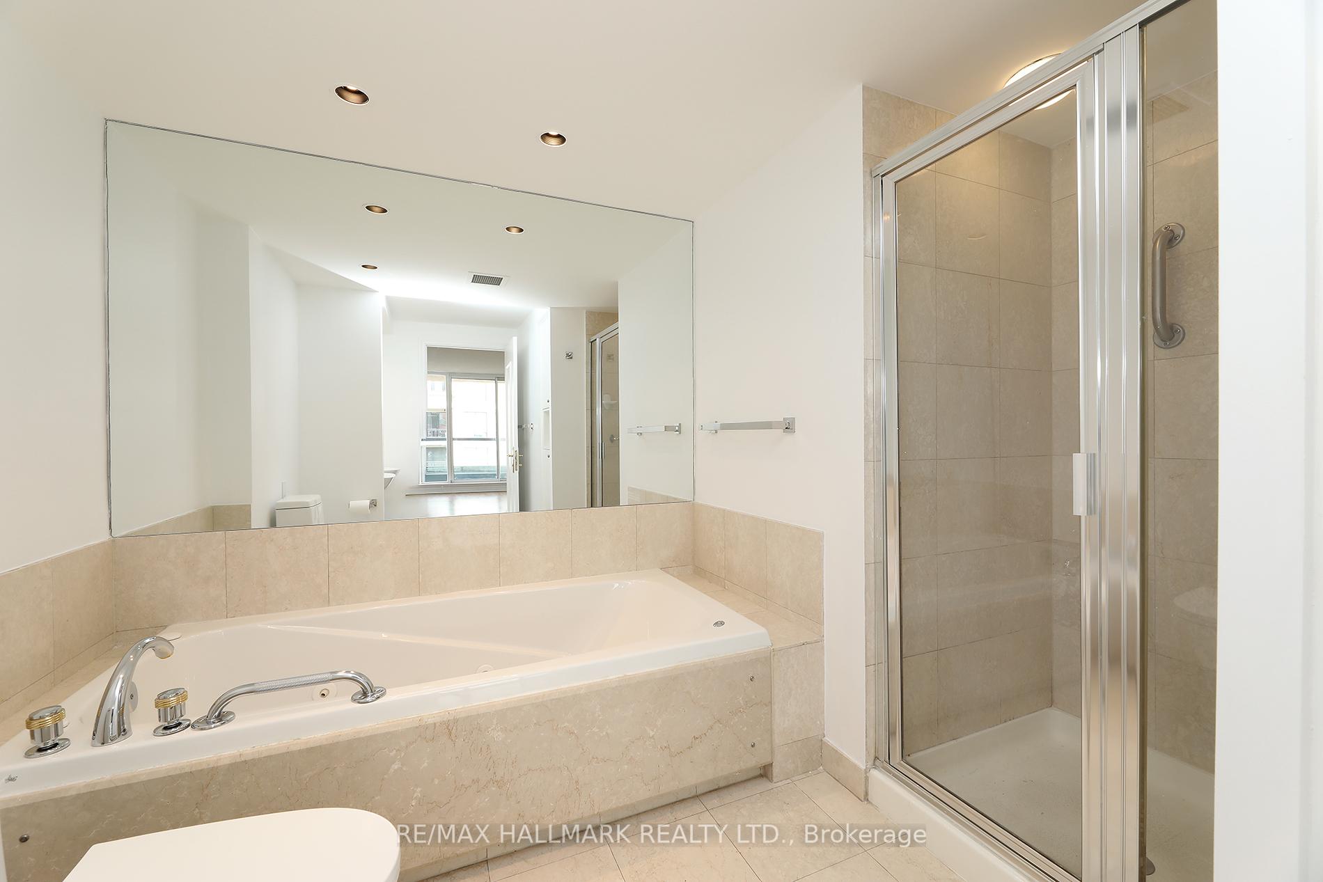 2 Bedrooms Condo at 2727 Yonge, Toronto For sale