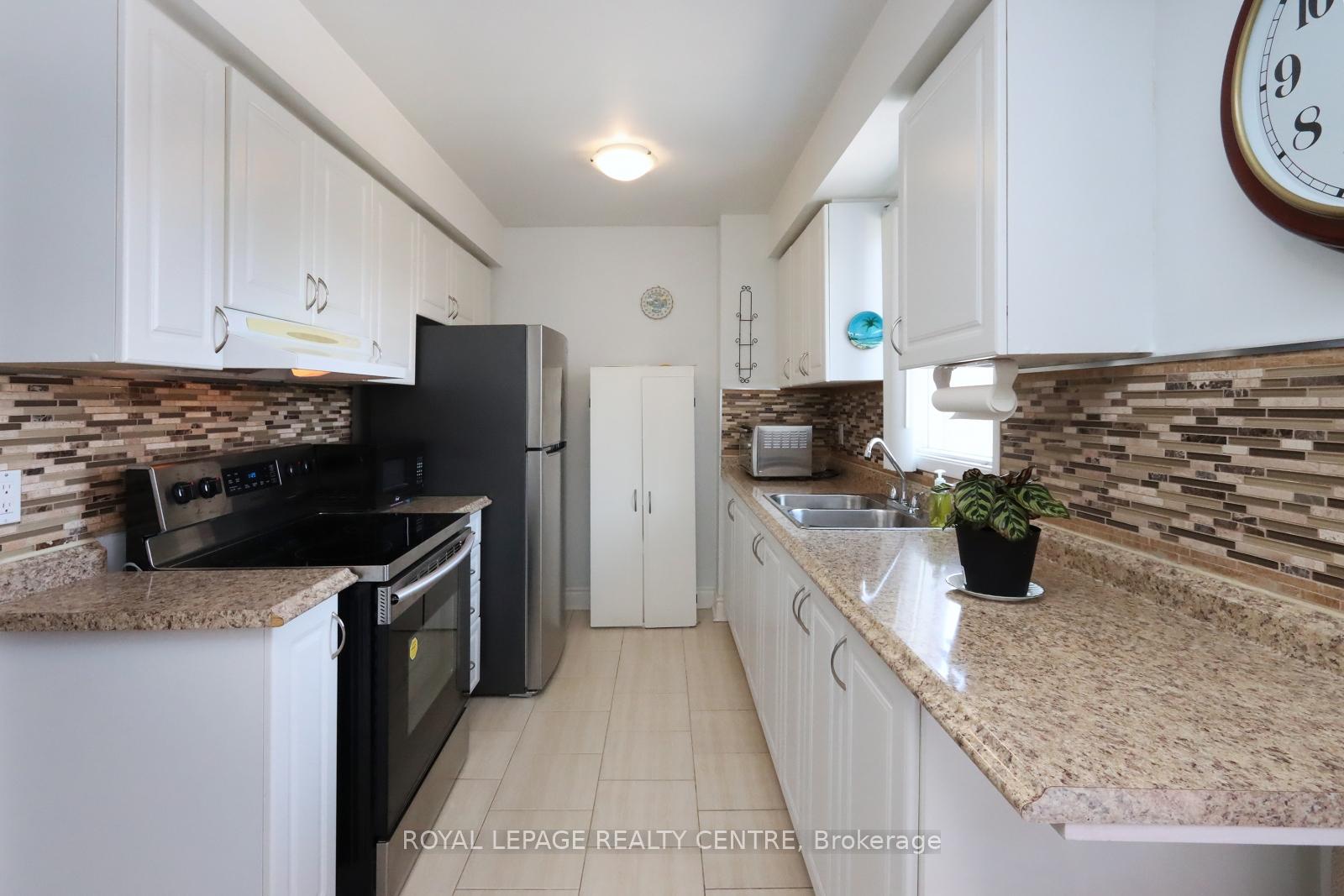 3 Bedrooms Condo at 2866 Battleford, Mississauga For sale