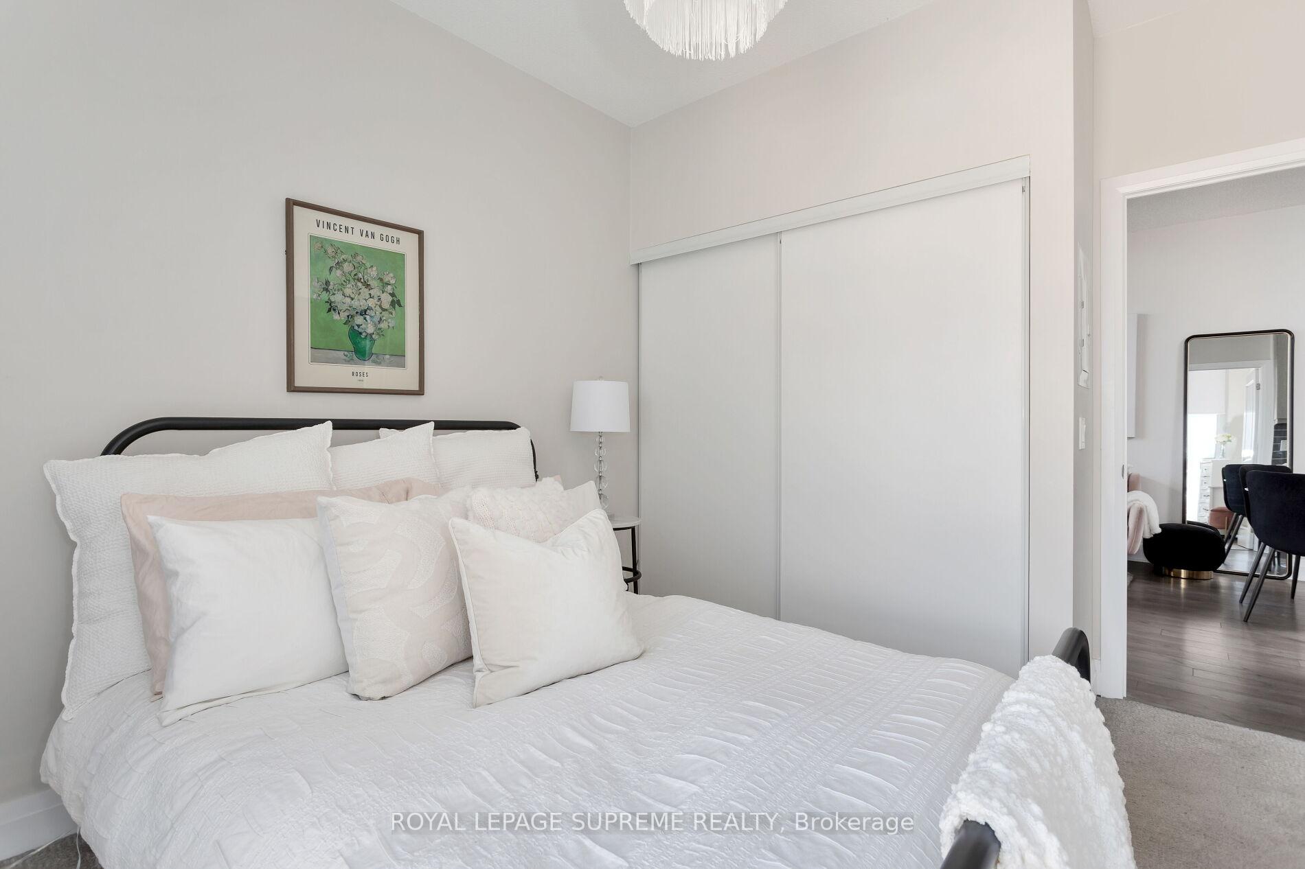 2 Bedrooms Condo at 17 Zorra,  Toronto For sale