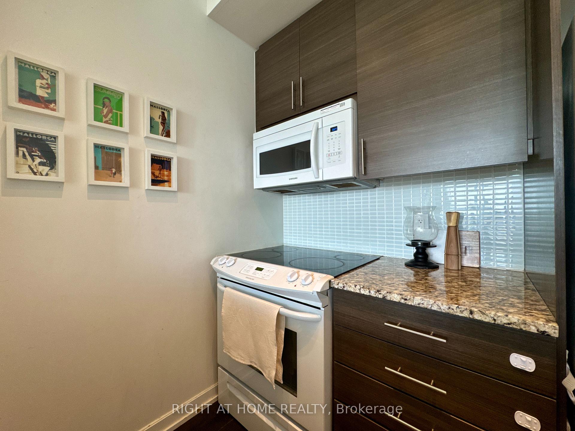 1 Bedroom Condo at 70 Forest Manor, Toronto For sale