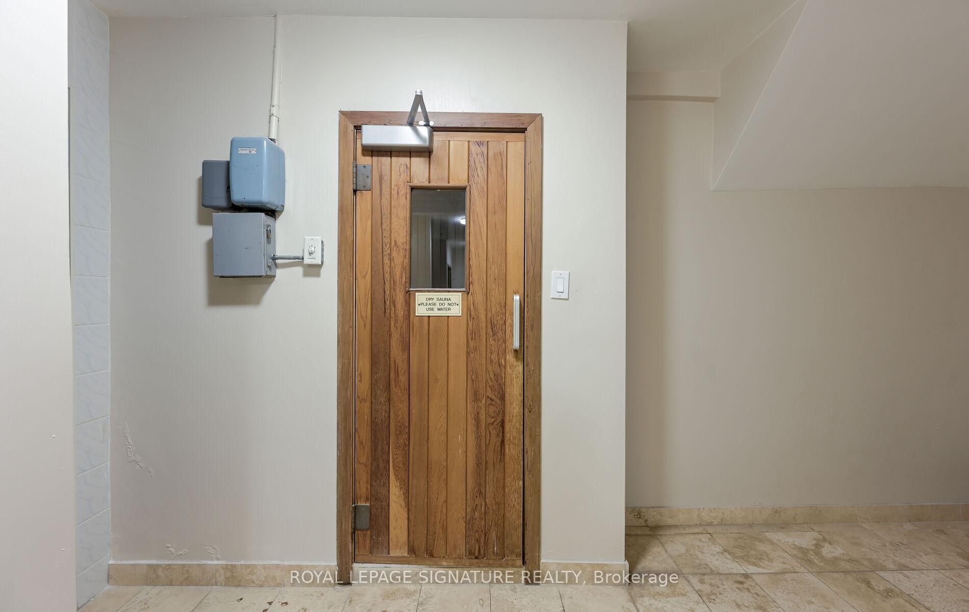 4 Bedrooms Condo at 2323 Confederation, Mississauga For sale