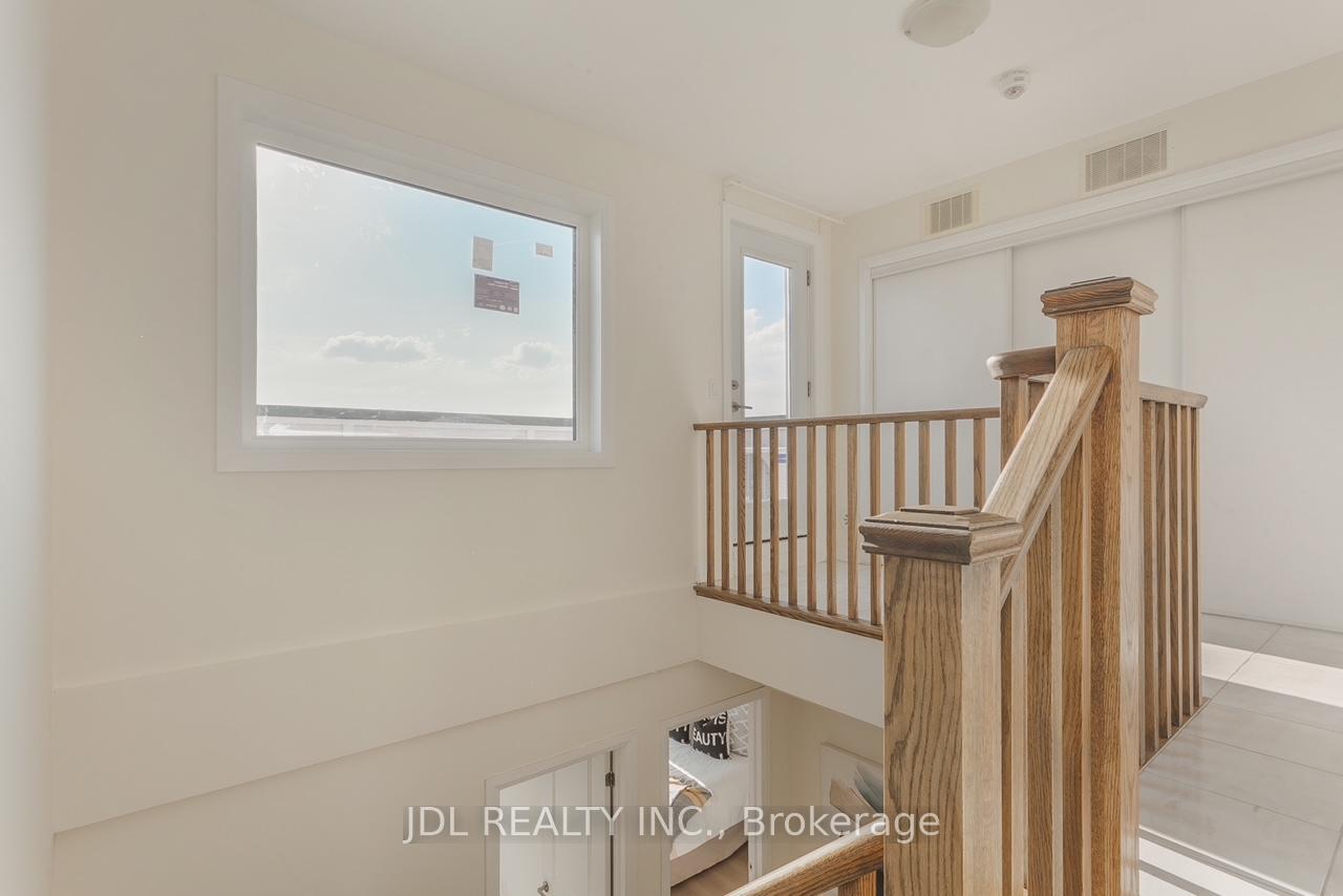 2 Bedrooms Condo at 175 William Duncan Rd,  Toronto For sale