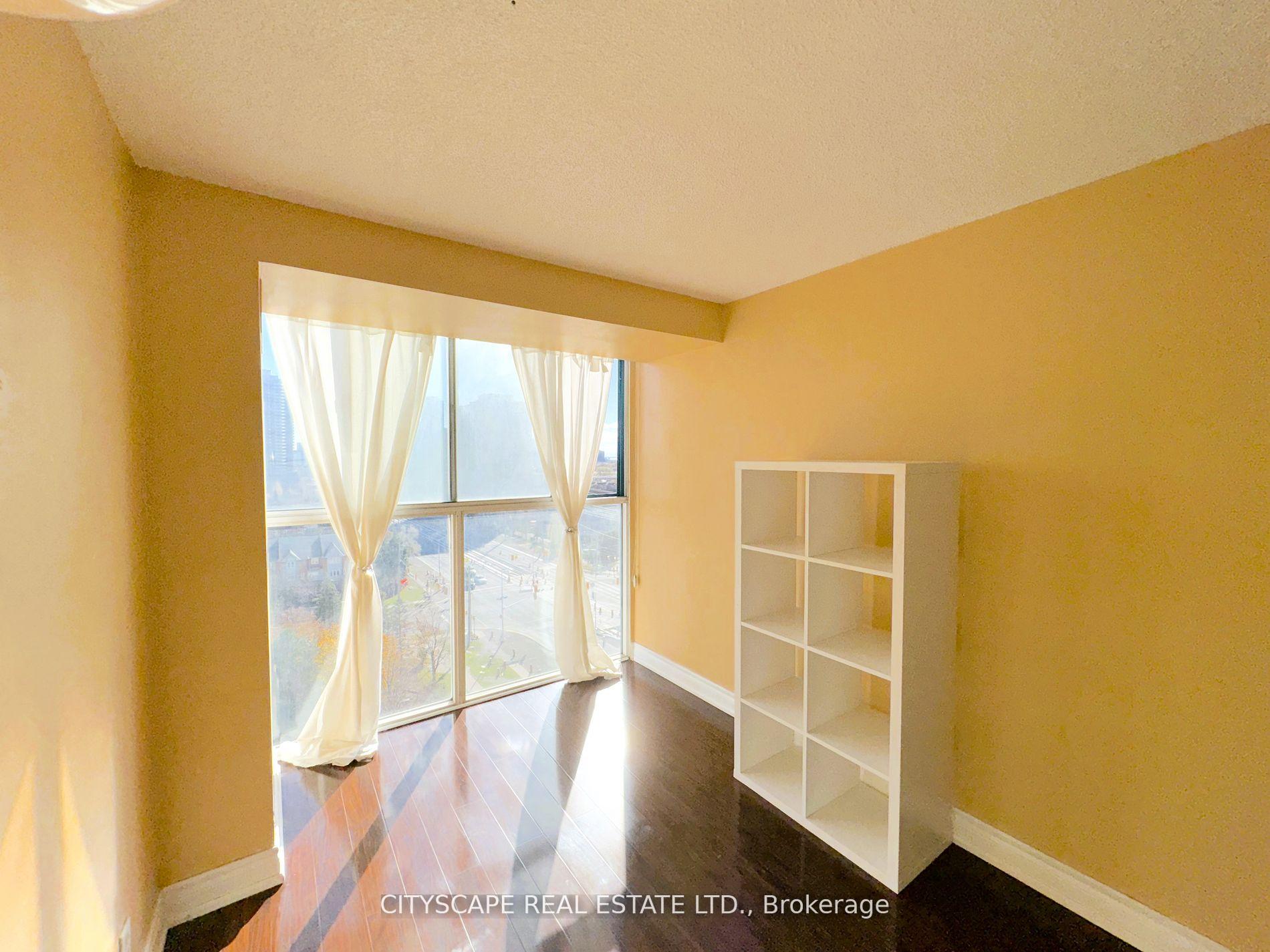 2 Bedrooms Condo at 25 Trailwood, Mississauga For sale