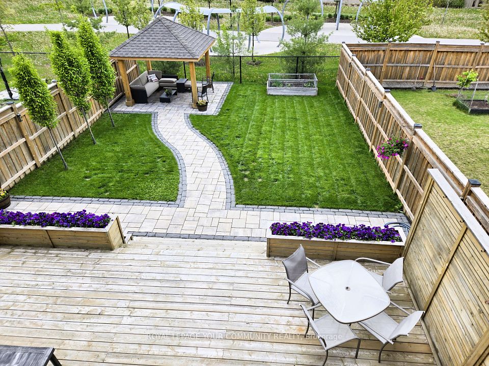 648 Somerville Drive, Newmarket, ON L3X 0J9