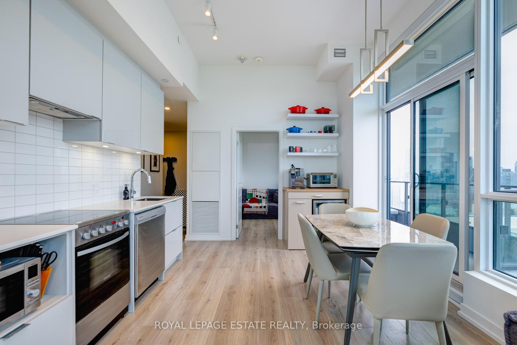 2 Bedrooms Condo at 395 Bloor, Toronto For sale