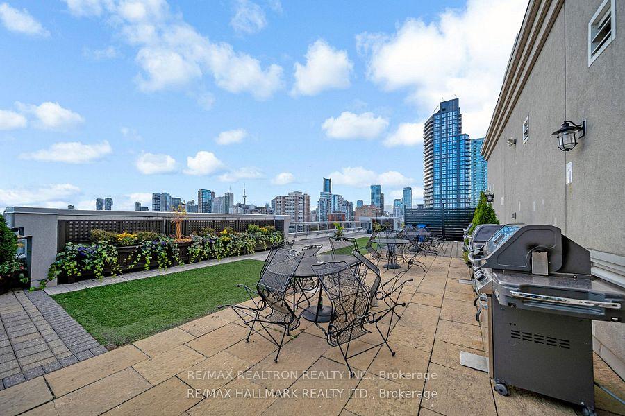 2 Bedrooms Condo at 225 Wellesley, Toronto For sale