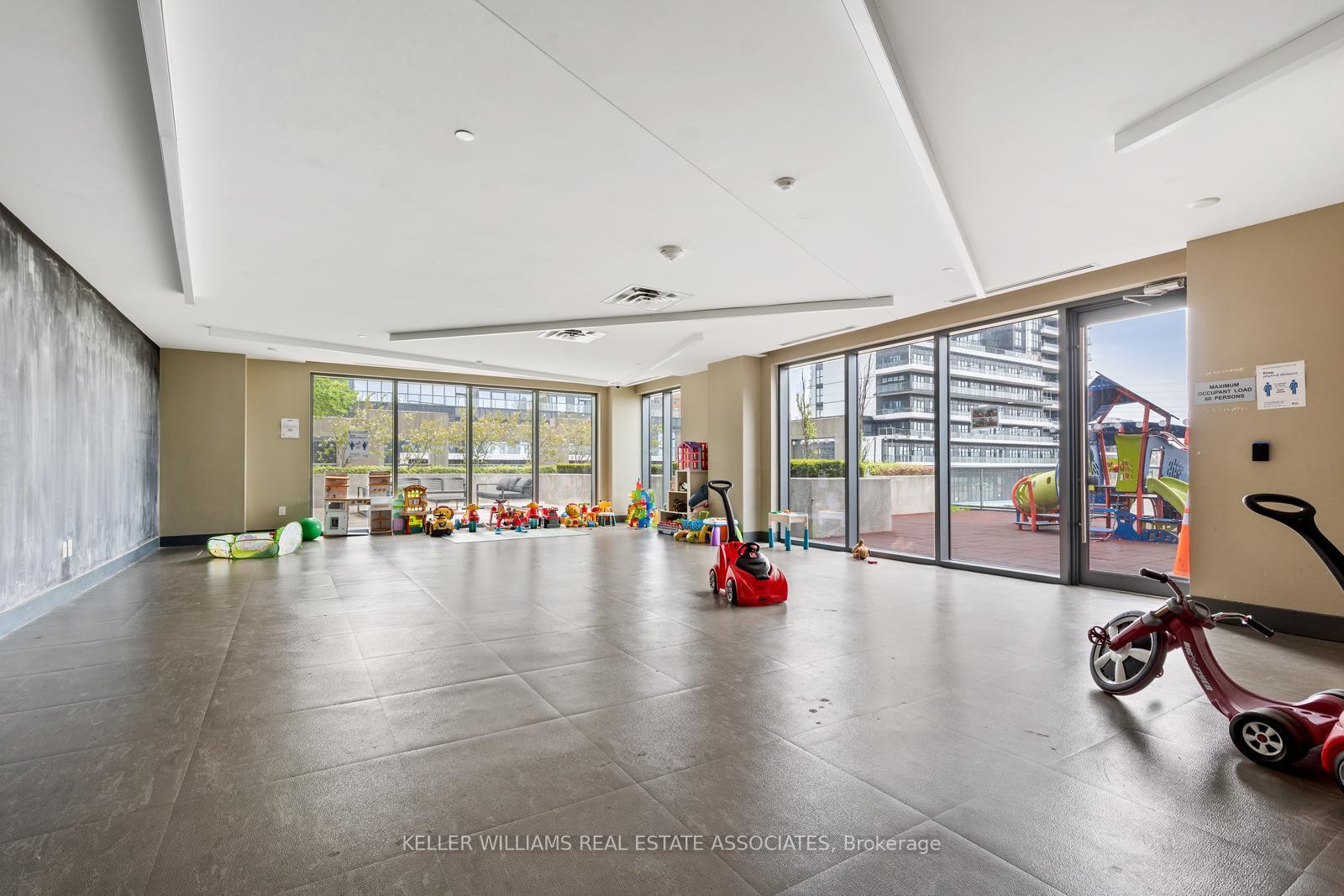 4 Bedrooms Condo at 5025 Four Springs, Mississauga For sale