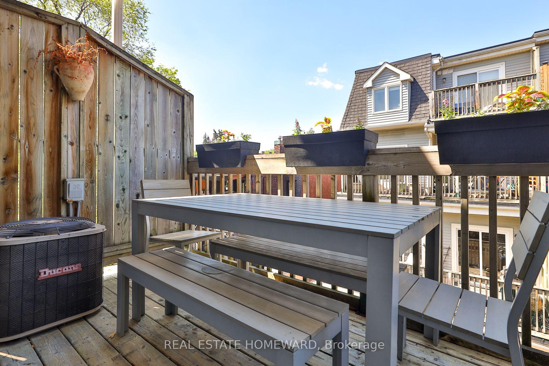 3 Bedrooms Condo at 36 Rusholme Park, Toronto For sale