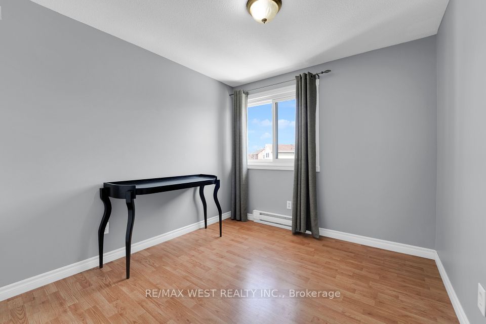https://trreb-image.ampre.ca/Vv2sZ4qnM-YLYk5Bzyt7XLrM4OG2ILeMIOiiJE4ihuo/rs:fit:960:960/wm:.5:so:0:50:.4/wmsh:10/wmt:PHNwYW4gZm9yZWdyb3VuZD0nd2hpdGUnIGZvbnQ9JzY4Jz5SRS9NQVggV0VTVCBSRUFMVFkgSU5DLiwgQnJva2VyYWdlPC9zcGFuPg/L3RycmViL2xpc3RpbmdzLzQwLzkzLzY1LzMxL3AvYWFiM2VjMzUtMjZiOC00M2E5LTgyZTUtNTEwMjhmOWJjOGM2LmpwZw.jpg