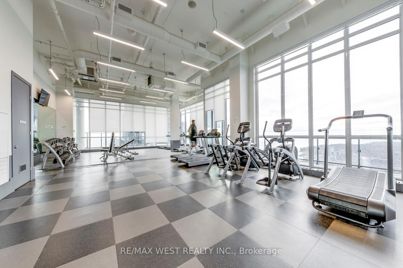 1 Bedroom Condo at 10 Park Lawn, Toronto For sale