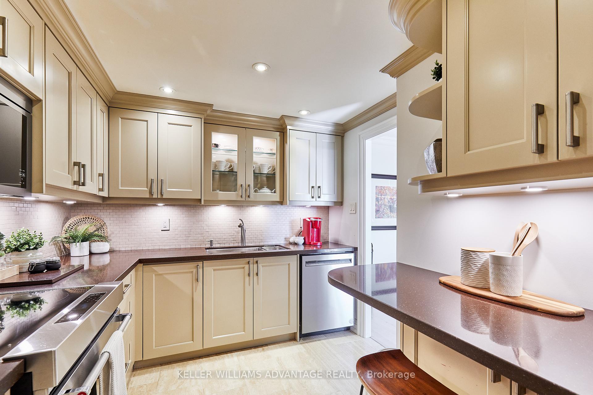 2 Bedrooms Condo at 2045 Lake Shore, Toronto For sale