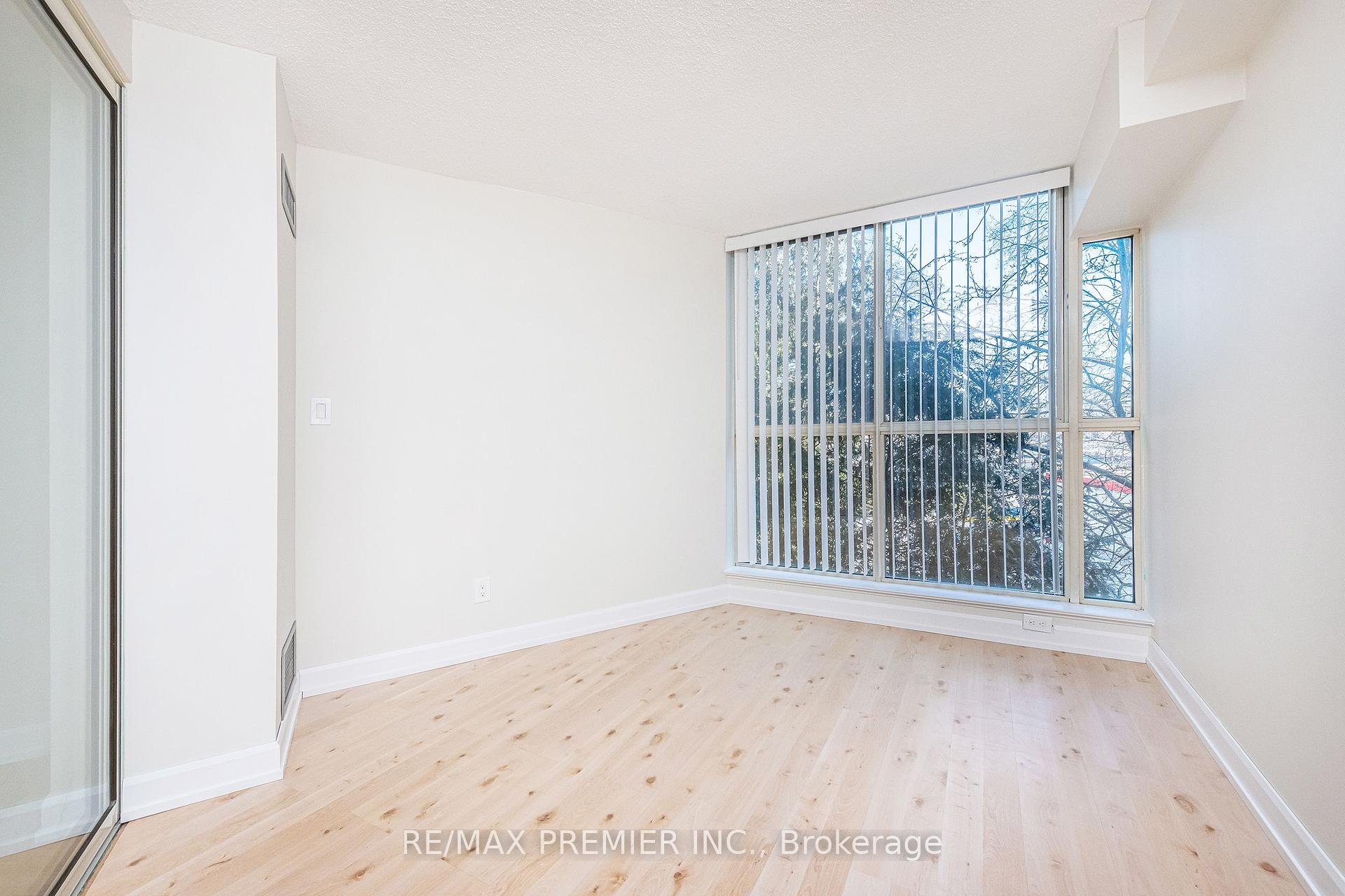 2 Bedrooms Condo at 20 Southport,  Toronto For sale