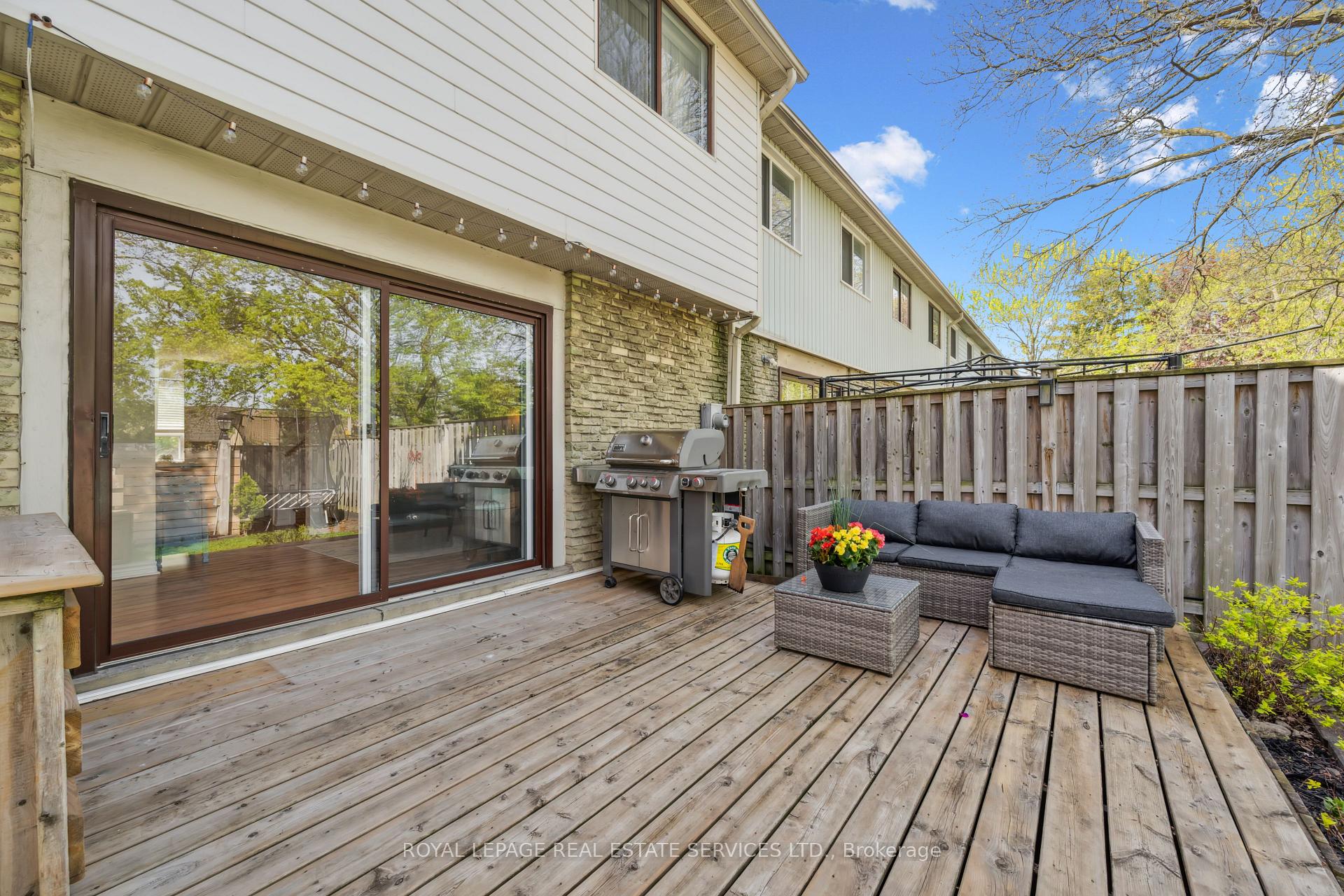 4 Bedrooms Condo at 6540 Falconer, Mississauga For sale