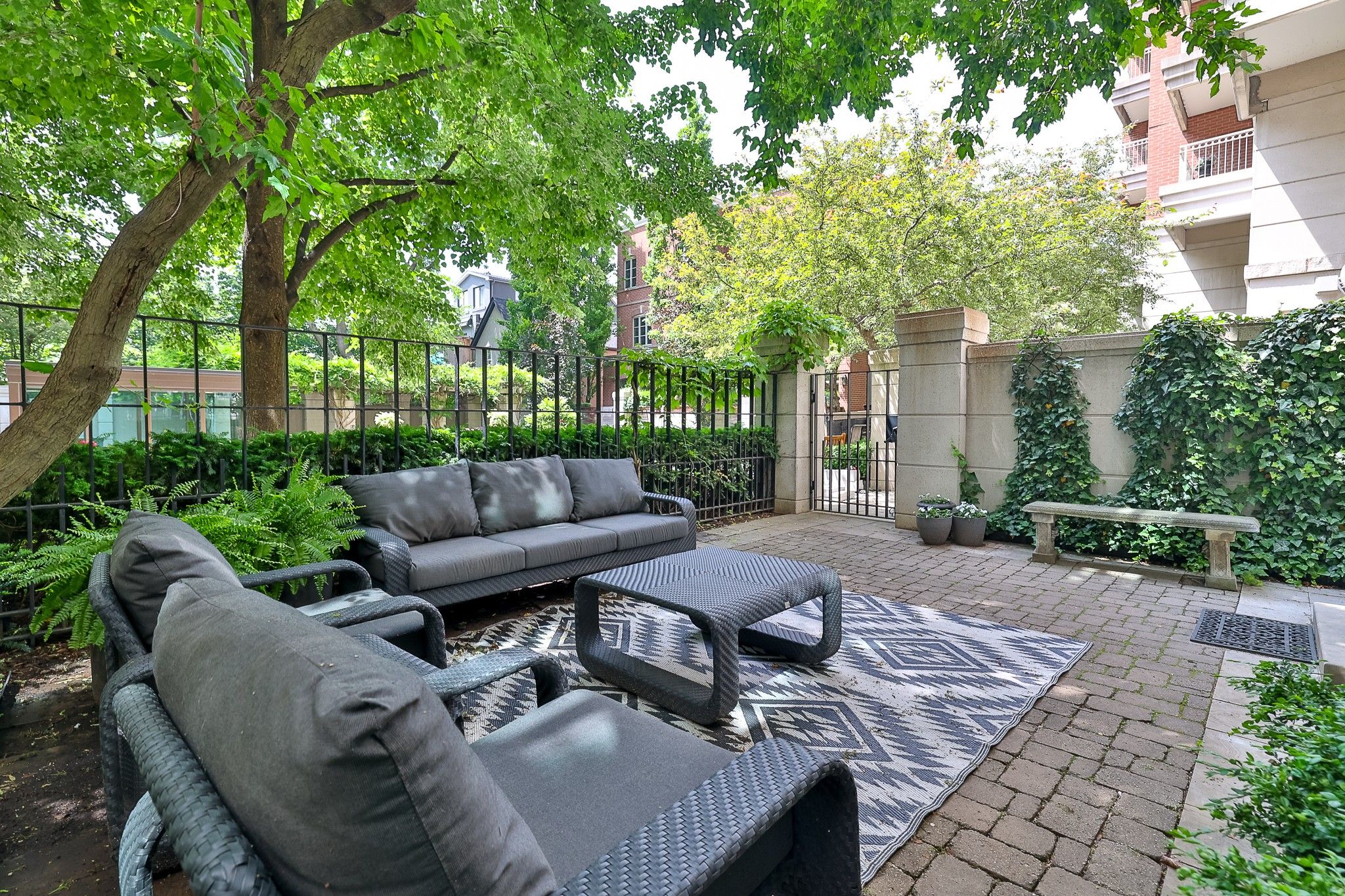 38 Avenue Road 111