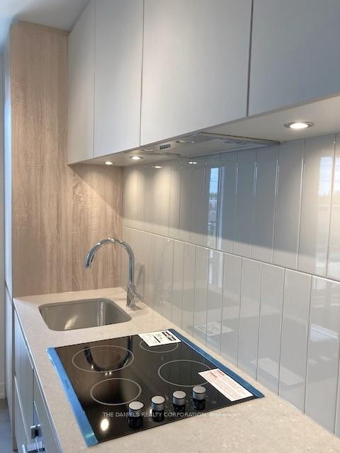 3 Bedrooms Condo at 7950 Bathurst, Vaughan For sale