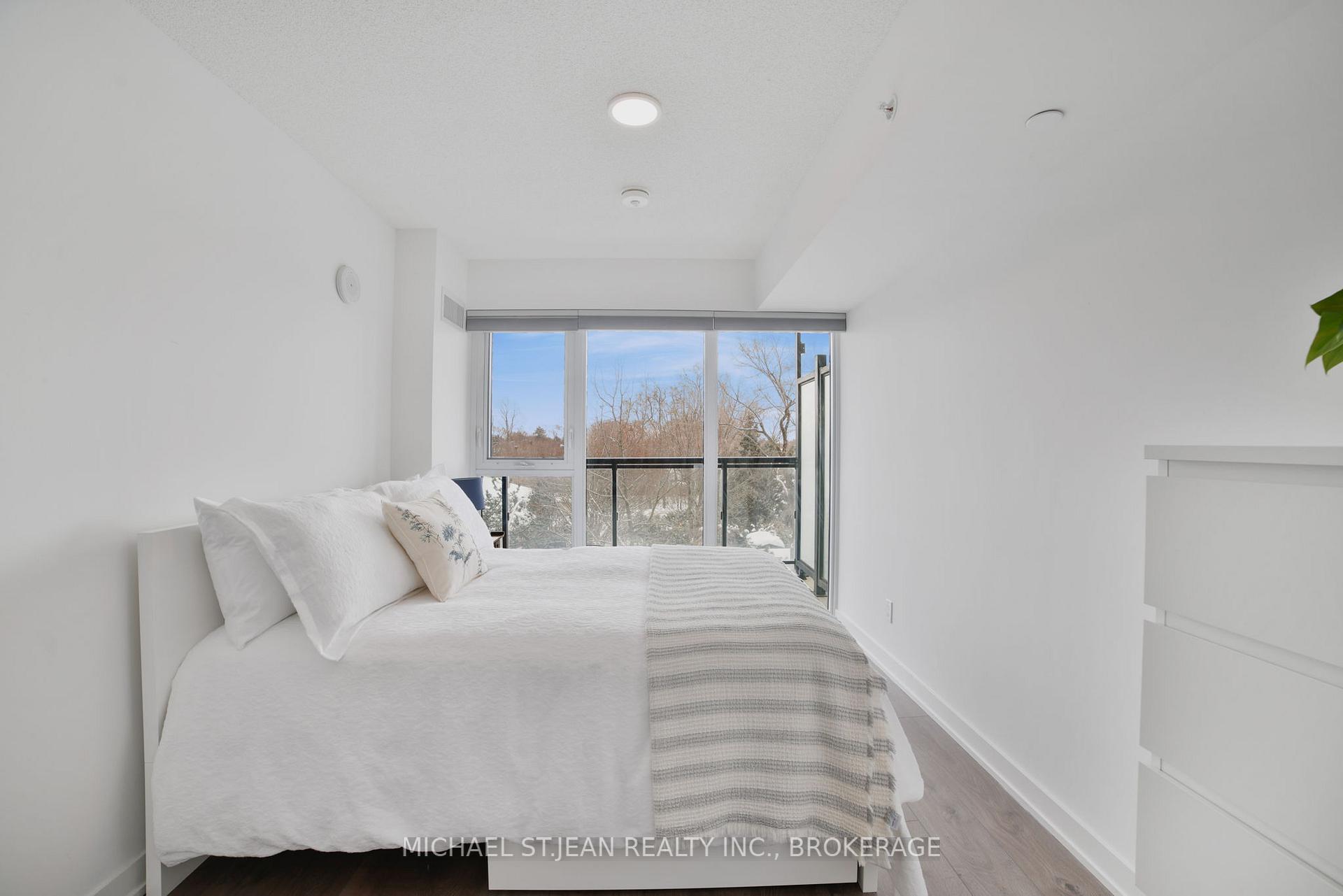 1 Bedroom Condo at 1119 Cooke,  Burlington For sale