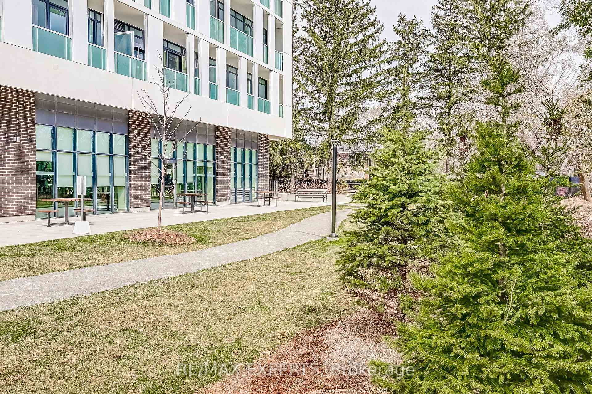 2 Bedrooms Condo at 188 Fairview Mall,  Toronto For sale