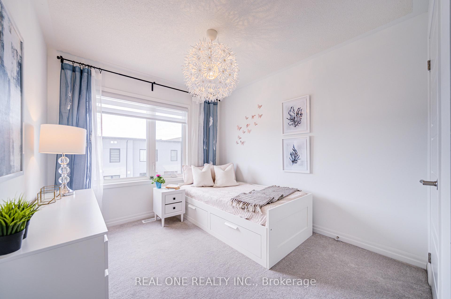 4 Bedrooms Condo at 91 Grovewood Common, Oakville For sale