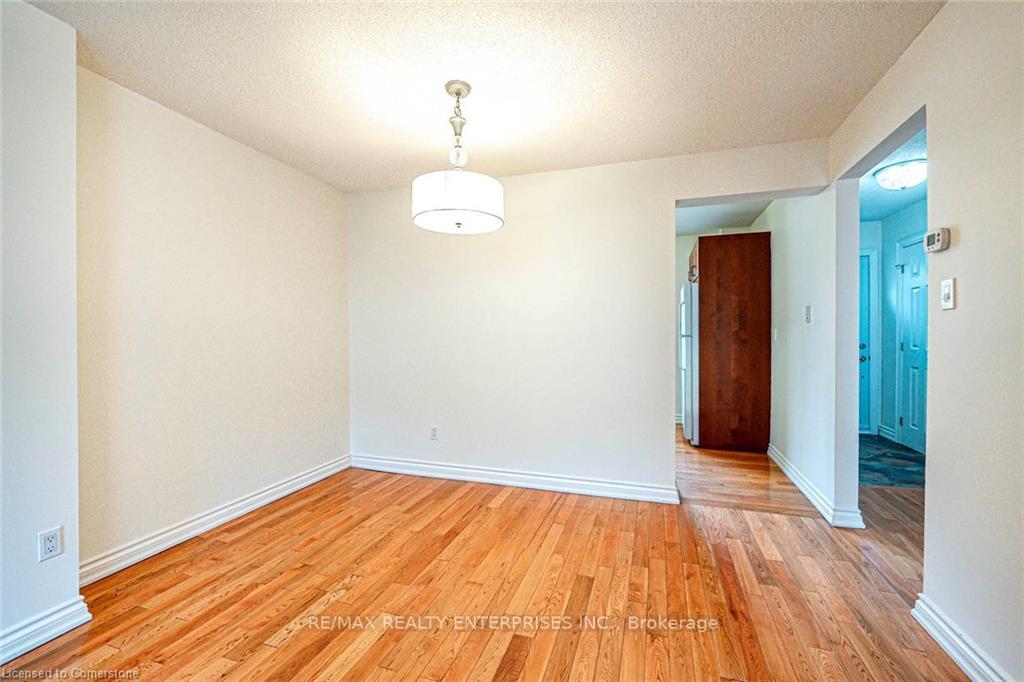 4 Bedrooms Condo at 1050 Shawnmarr, Mississauga For sale