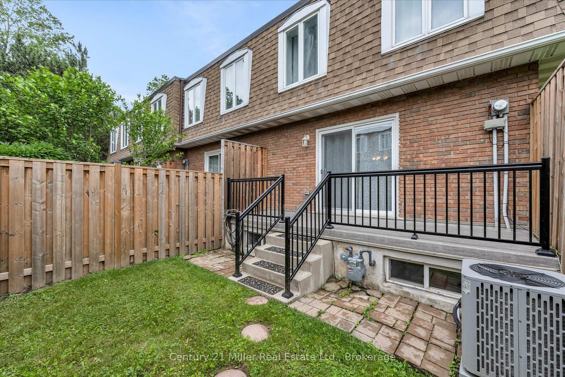 3 Bedrooms Condo at 1531 Westminster, Burlington For sale