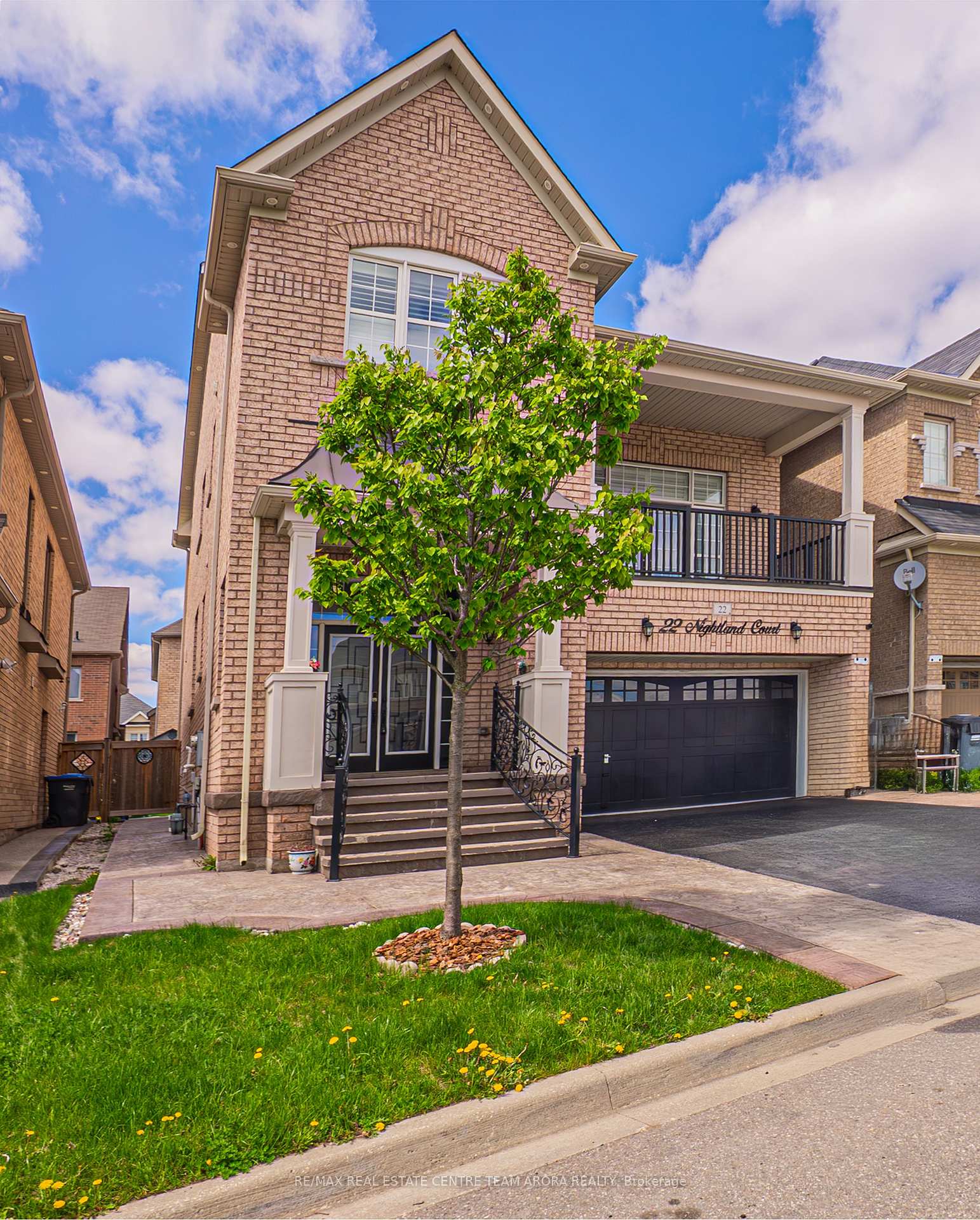 22 Nightland Court, Brampton, ON L6Y 0Z1