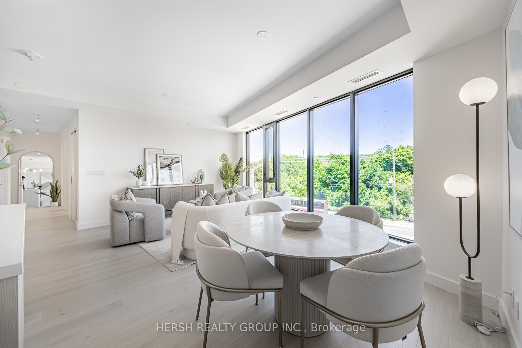 2 Bedrooms Condo at 160 Kingsway, Toronto For sale
