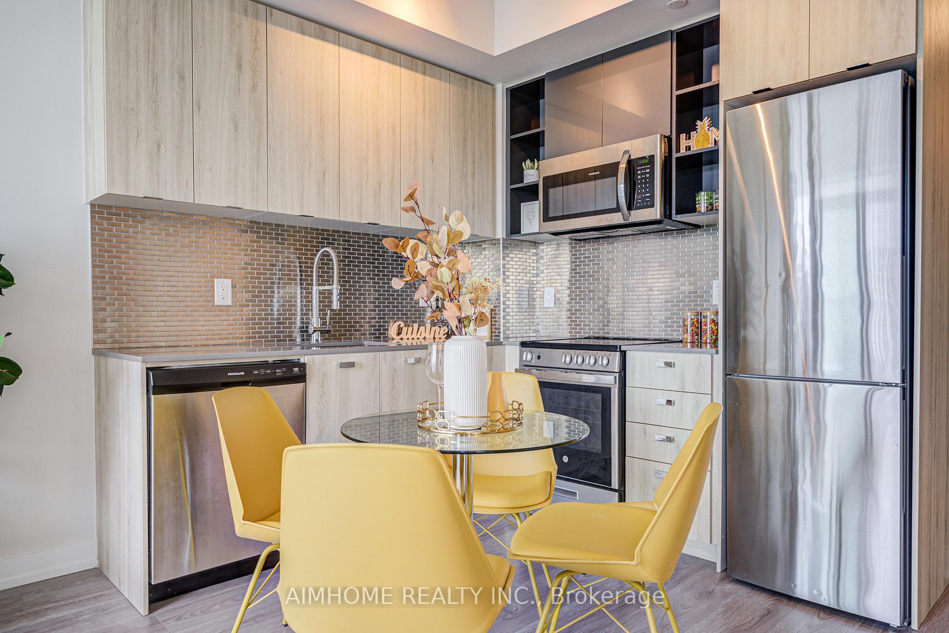 2 Bedrooms Condo at 10 De Boers, Toronto For sale
