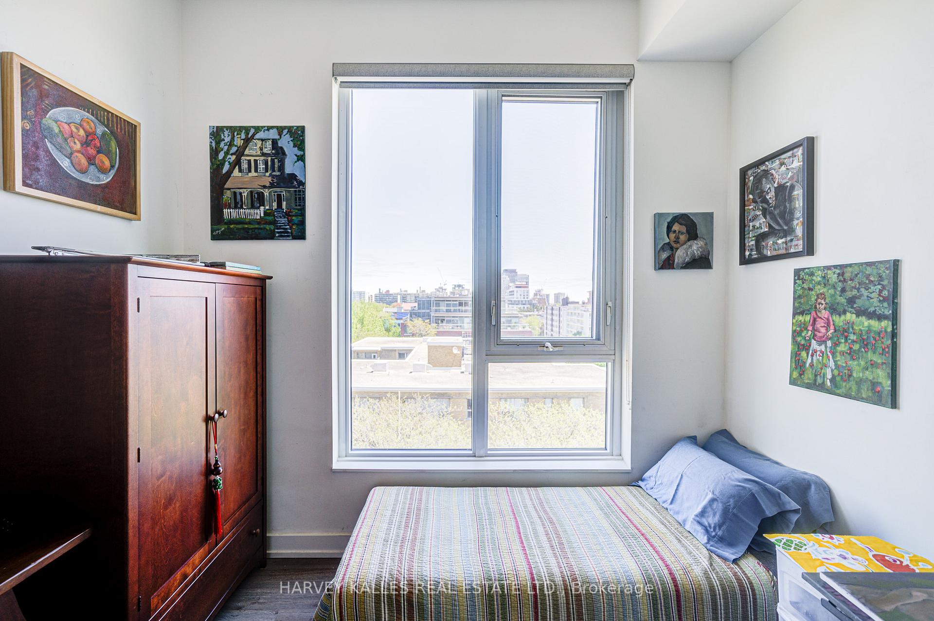 2 Bedrooms Condo at 6 Parkwood, Toronto For sale