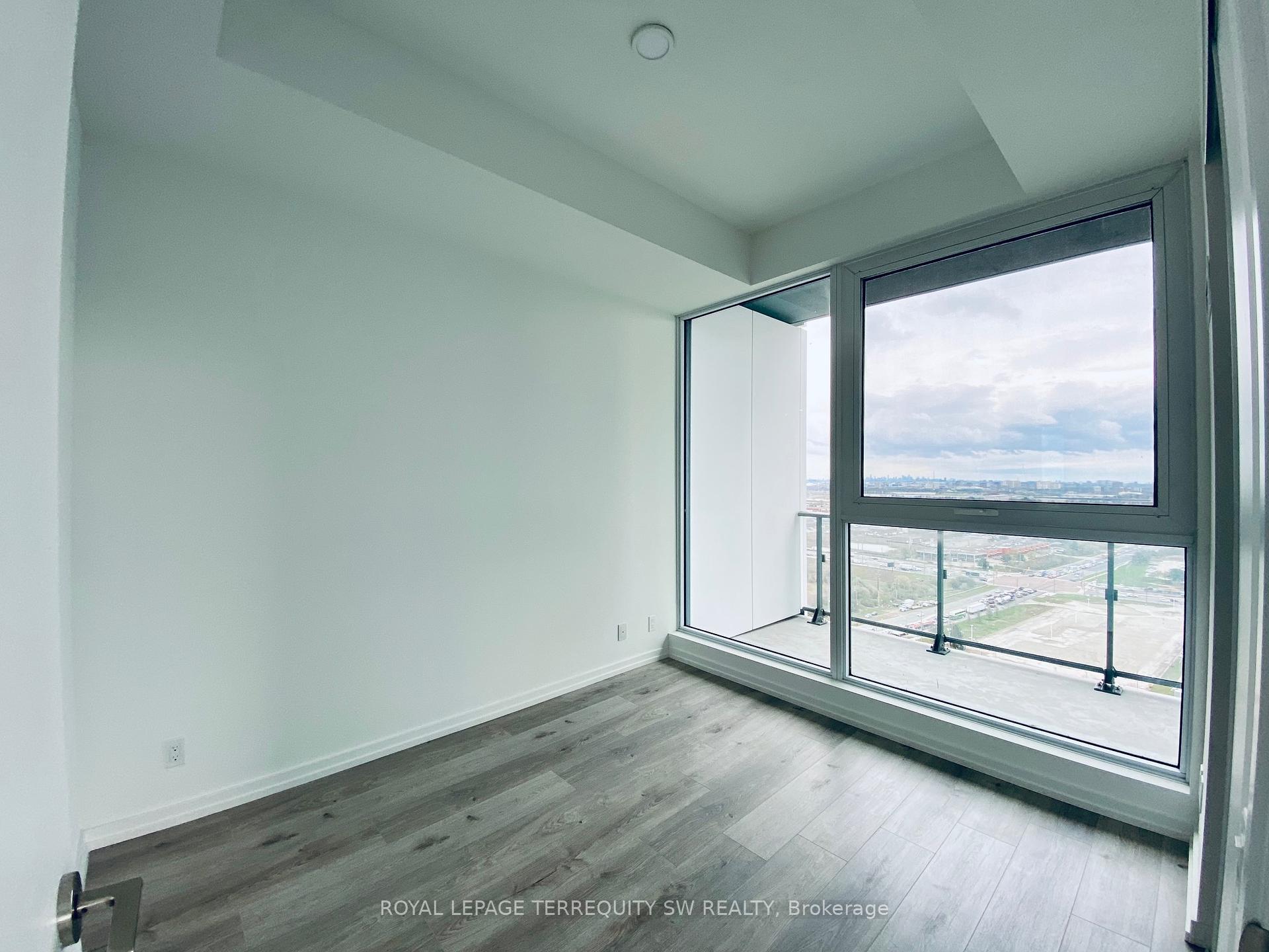 2 Bedrooms Condo at 1000 Portage,  Vaughan For sale